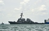 Cứu hộ tàu USS John S.McCain sau va chạm với tàu chở dầu Singapore